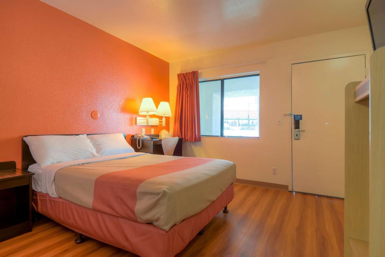Motel 6-Palm Springs, Ca - Downtown Exterior foto